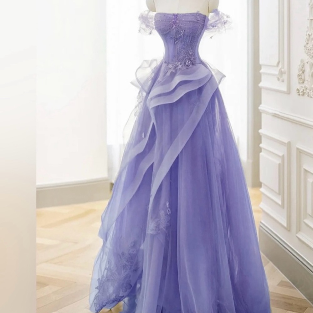 Prom dress is only wear once. Size is true. I just bought last month for prom.
